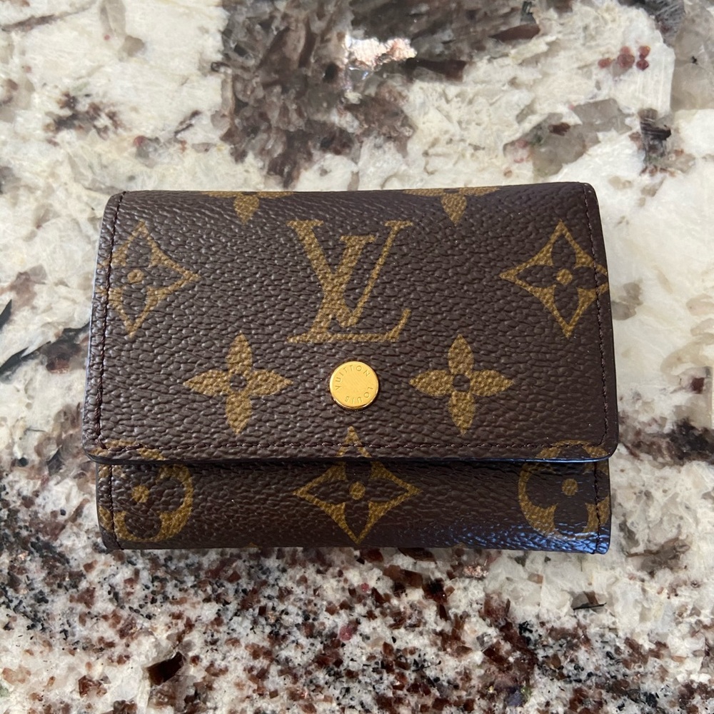 Louis Vuitton Micro Wallet in Noir